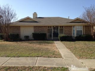 2106 Stein Way, Carrollton TX  75007-2219 exterior