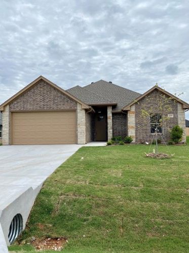 3307 Windcrest Dr, Granbury TX  76049 exterior