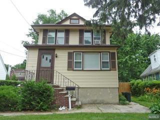529 River Rd, Teaneck, NJ 07666-1641