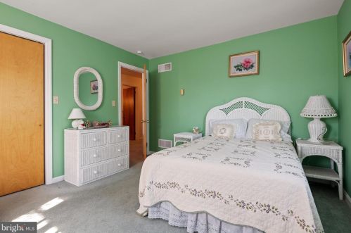 1883 Manchester Ln, Lancaster PA  17601-6210 exterior