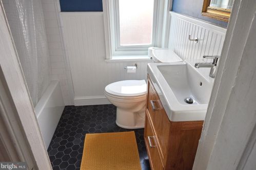 413 42 St, Philadelphia PA 19104-2216 exterior