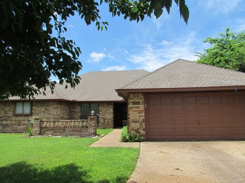 7716 Harmony Dr, Fort Worth TX  76133-7918 exterior