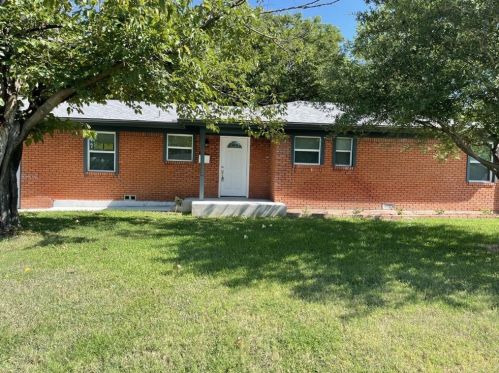 6701 Manor Dr, Fort Worth TX  76180-8523 exterior