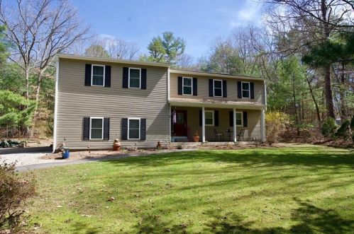 17 Circlewood Dr, Coventry, RI 02816-6644