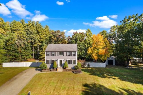 6 Golden Brook Dr, Pelham, NH 03076-2428