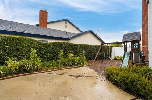 2405 Avalon Ave, Santa Ana CA 92705-7903 exterior