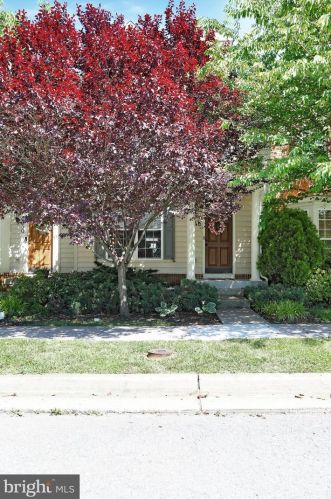 46 Payne St, Charles Town, WV 25414-5536