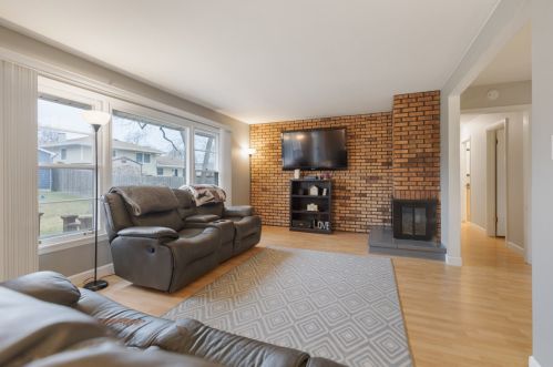 32 Keswick Rd, Elk Grove Vlg, IL 60007-3608