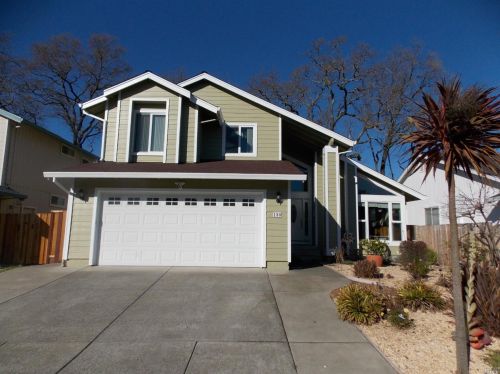180 Cornell St, Windsor, CA 95492-8742