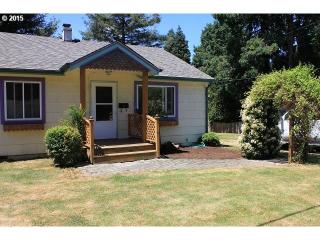 9975 36th Ave, Portland, OR 97222-6568