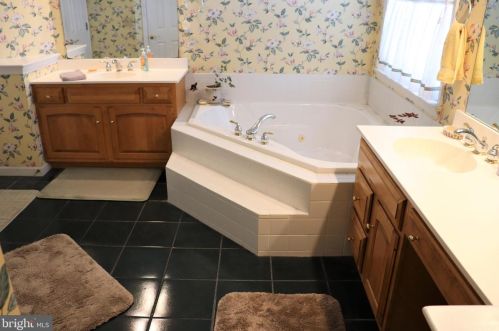 1954 Pickering Trl, Lancaster PA exterior