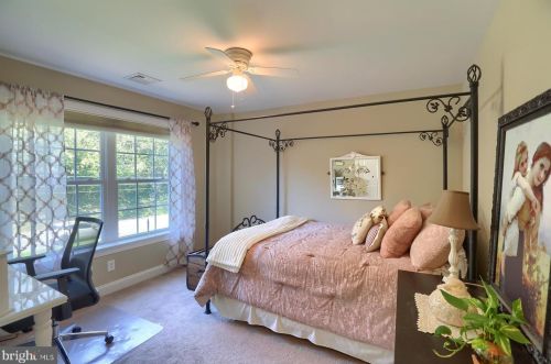 101 Shatto Dr, Carlisle PA  17013-2120 exterior