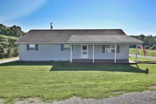 356 Gail Ln, Jacksboro, TN 37757-4515