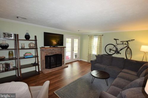 6100 Heron Pond Ct, Springfield VA  22015-3738 exterior