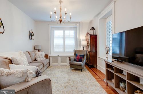 301 Gravers Ln, Philadelphia PA 19118-2802 exterior