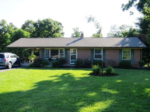 424 Hanover Pl, Ridgeway, VA 24148-3100