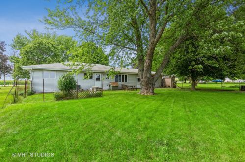 15354 Plank Rd, Sycamore IL  60178-8743 exterior