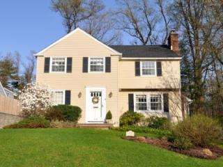145 Colonial Rd, Summit, NJ 07901-4701