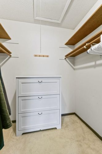 1718 Hickory Hill Dr, Saint Paul MN  55122-2410 exterior