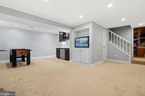 5637 Fort Corloran Dr, Springfield VA  22015-2114 exterior