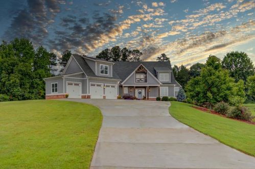 1040 Peacock Dr, Bishop, GA 30621-1101