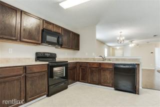 8712 Stonebriar Ln, Fort Worth TX  76123-2536 exterior