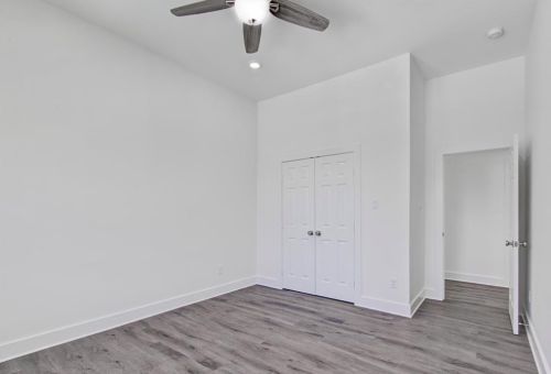 713 Baywood Dr, Taylor Lake Village TX exterior