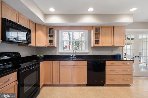 6705 Little Ann Ct, Springfield VA  22152-2629 exterior