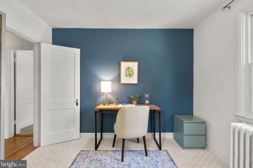 800 Easley St, Silver Spring MD 20910-4587 exterior