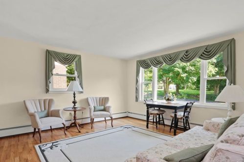 107 Thompson St, Huntington, CT 06484-5136