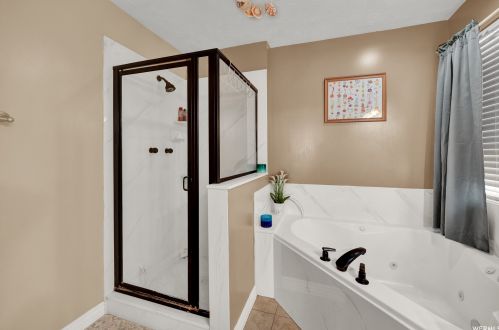 9242 Targhee Dr, Taylorsville UT 84088-6360 exterior