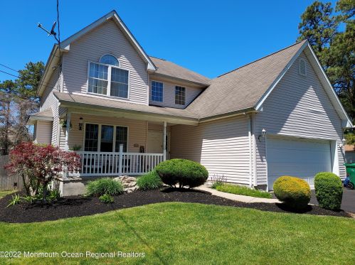 201 Colt Pl, Lakehurst, NJ 08759-5661