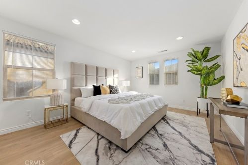 58 Latitude, Irvine CA  92618-8821 exterior