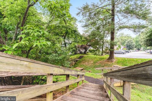 10014 Downeys Wood Ct, Springfield VA  22015-2730 exterior