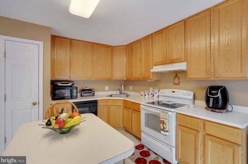 12106 Wallower Way, Bristow, VA 20136-1249