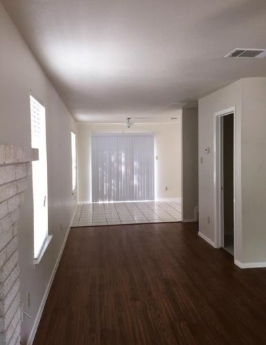 8615 Bowling Green Dr, Austin, TX 78757-7019