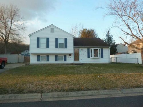 912 Avon Dr, Aberdeen, MD 21001-3553