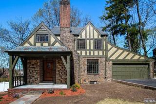 607 Standish Rd, Teaneck, NJ 07666-1817