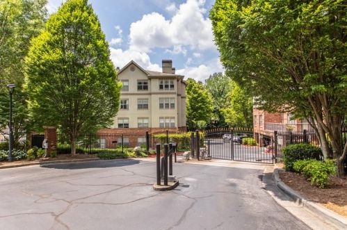 5559 Glenridge Dr, Atlanta GA  30342-7201 exterior