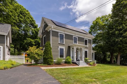 1033 Maplewood Ave, Portsmouth, NH 03801-7501