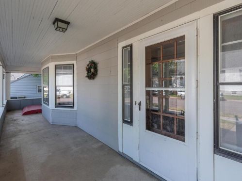 107 Oak St, Lester Pr, MN 55354-7723