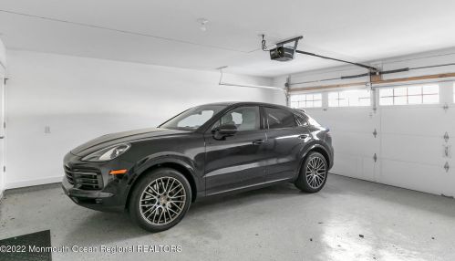 2 River St, Tinton Falls NJ 07701-1324 exterior