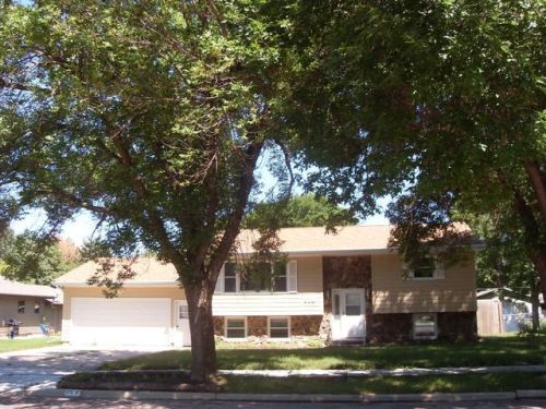 516 Burns St, Betts, SD 57301-3859