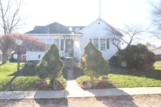 305 Thomas St, Martinton, IL 60951-6138