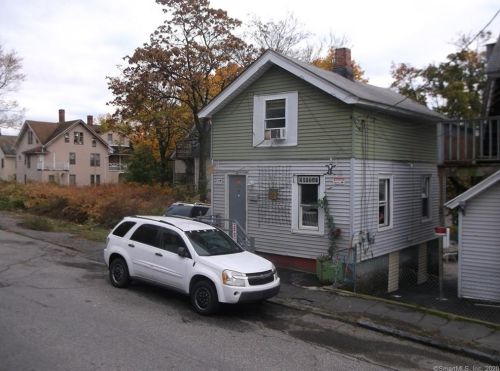 58 High St, Waterbury, CT 06704-4018
