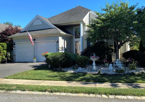 15 Medici Dr, Lakehurst, NJ 08759-6086