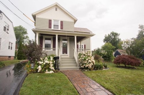 416 Main St, Wallingford CT  06492-6216 exterior