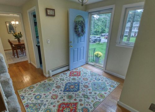 8 King Edward Dr, Londonderry, NH 03053-2818