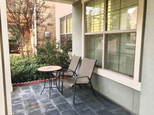 10551 Steinbeck Ln, Irving TX  75063-5438 exterior