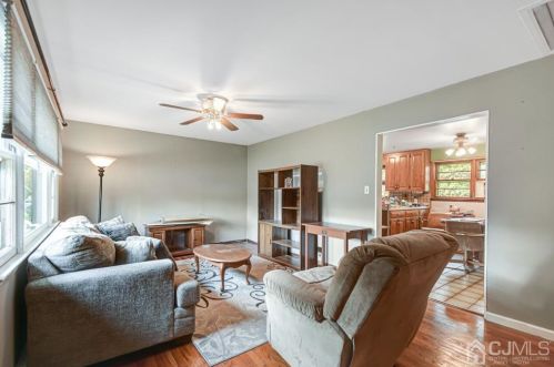 122 Dunellen Ave, Piscataway, NJ 08854-2208